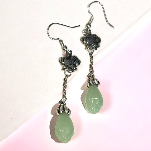 SILVER AND GREEN JADE LOTUS FLOWER DROP EARRINGS - Picture 4 of 8